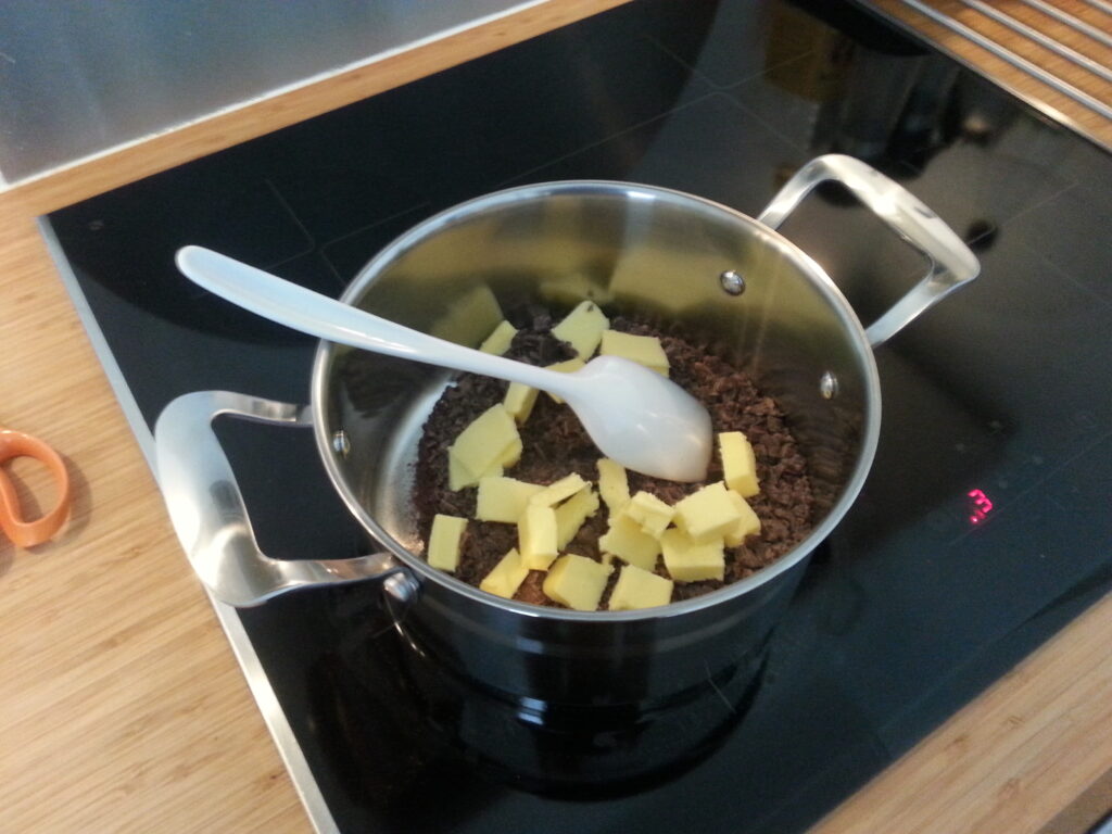 Krakelerede chokoladetoppe